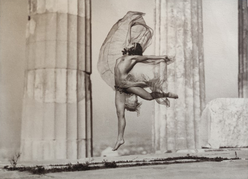 "Athènes - Nicolsca dansant sur le Parthénon", 1929. Vintage.