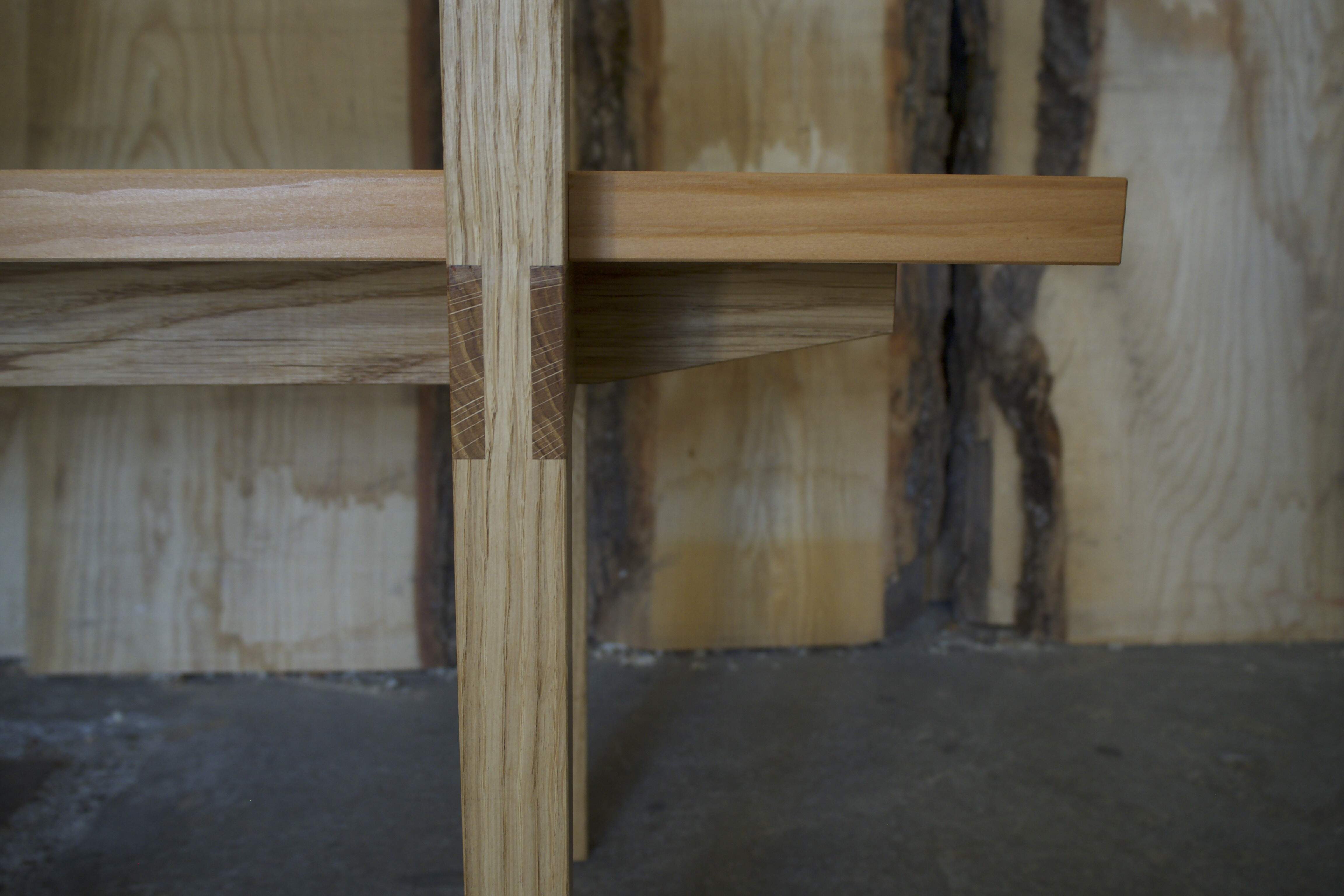 Die Eichenkonstruktion ist mit traditionellen Holzverbindungen verknüpft