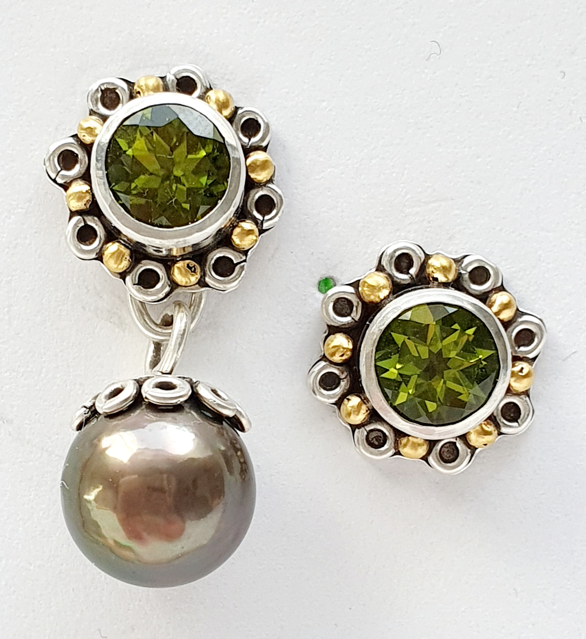 Peridot grün in Silber 925 gefasst und granuliert, Perlenanhänger grün mit Oesenhut
