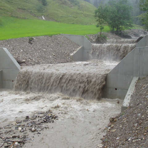 Hochwasserschutzmassnahmen, Sperren, Blockrampen, Neubauten von diversen Brücken