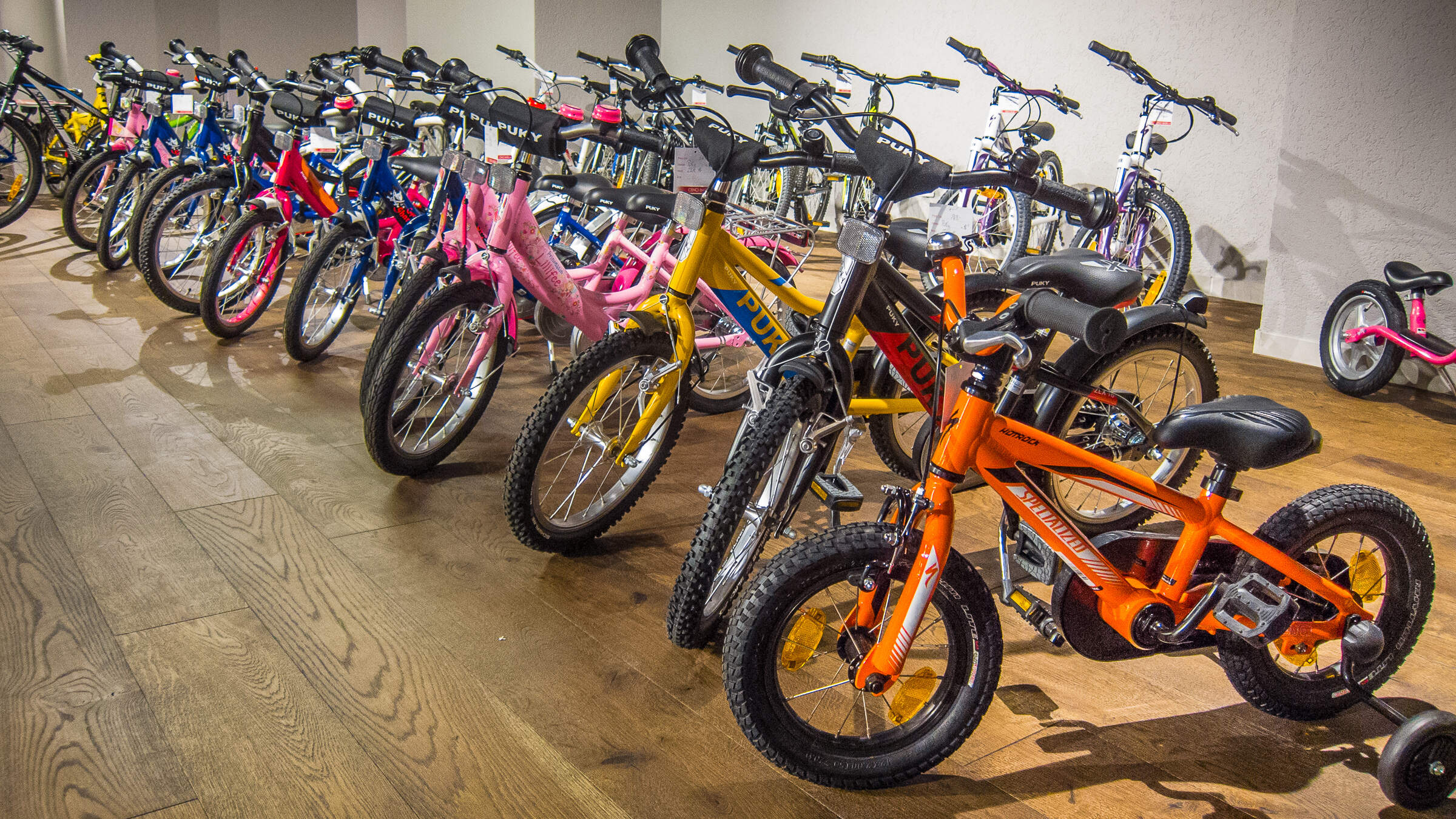 Kids-Bikes-Abteilung im UG