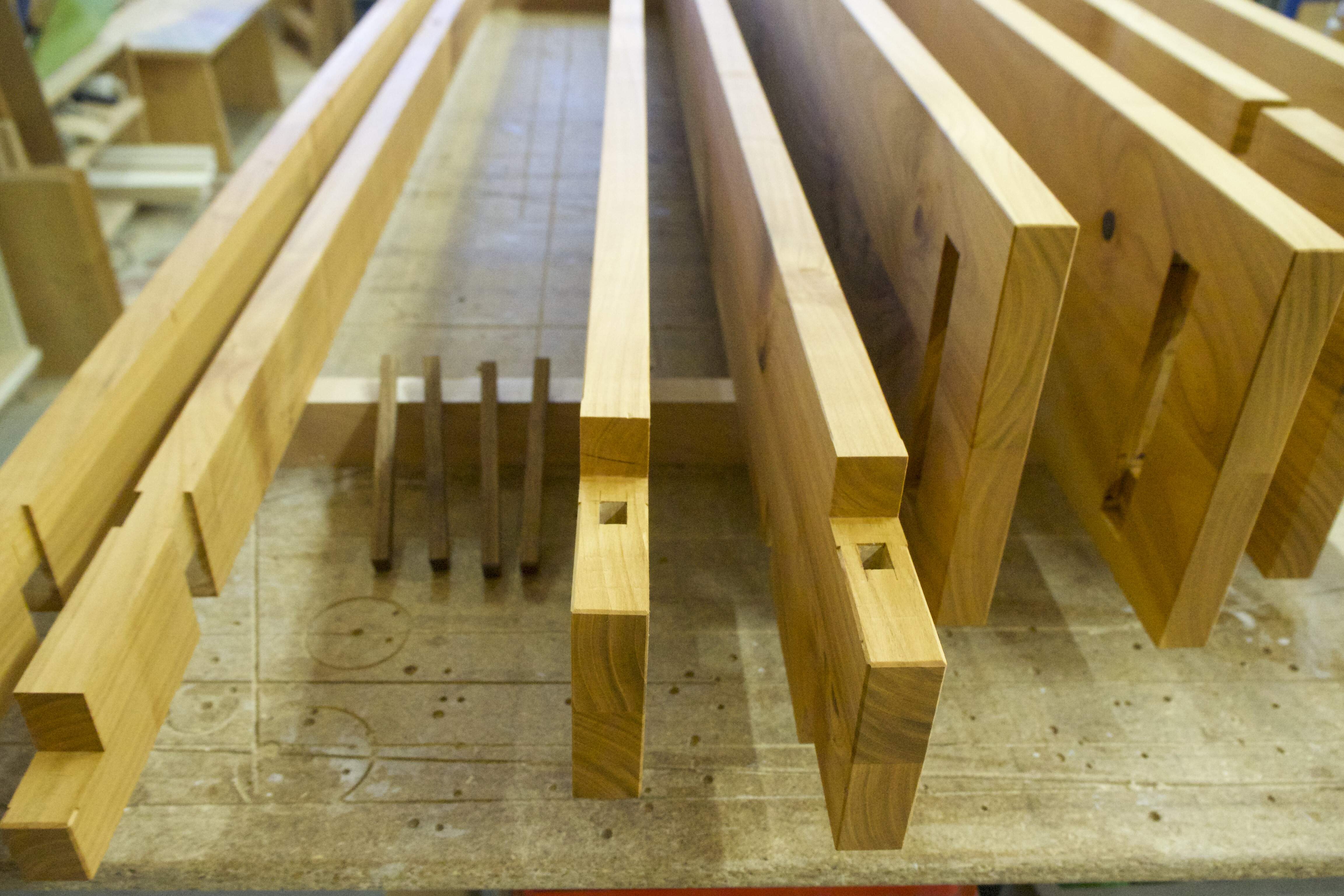 Eine Bretterwelt, verknüpft mit traditionellen Holzverbindungen