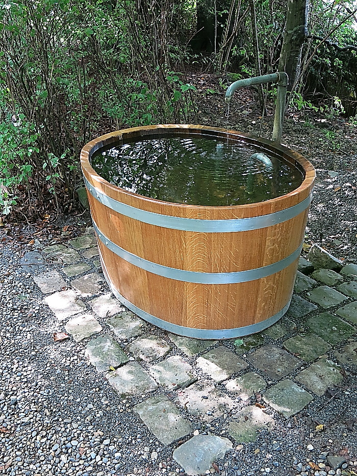 Holzfass Brunnentrog