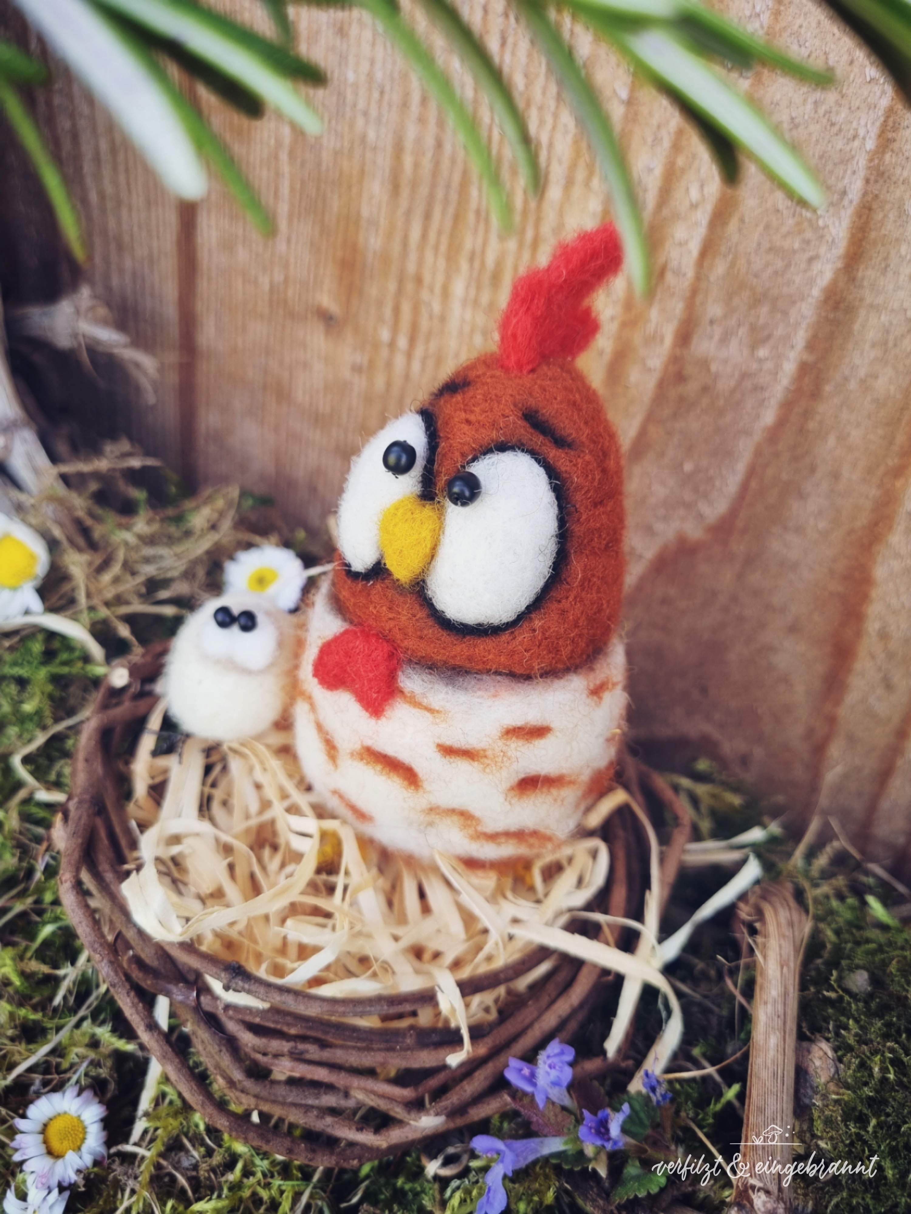 Huhn Henrietta mit mini Ei
